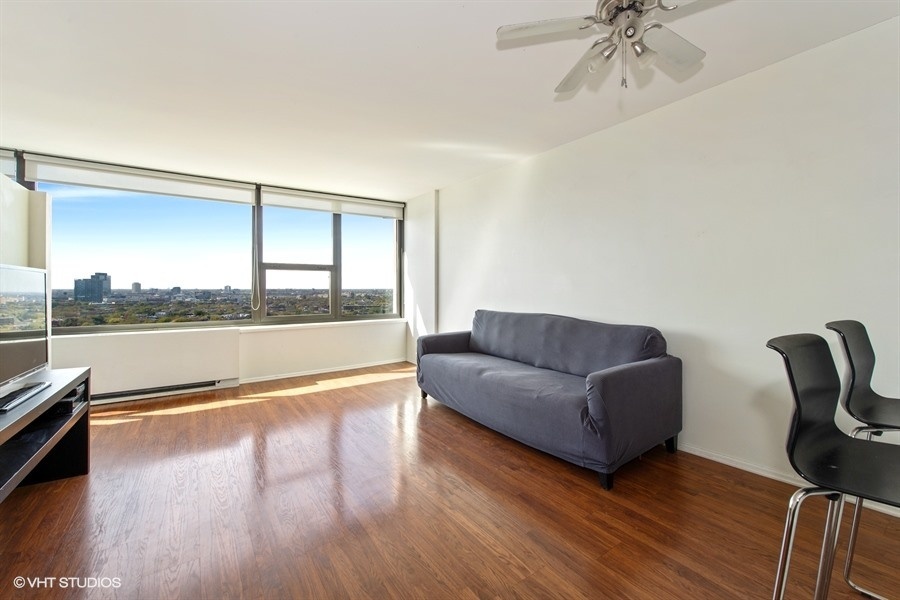 1850 N CLARK Street Unit: 1906