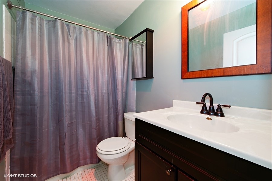 1850 N CLARK Street Unit: 1906