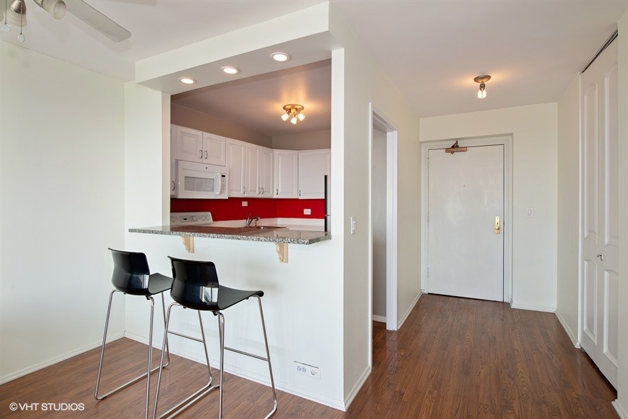 1850 N CLARK Street Unit: 1906