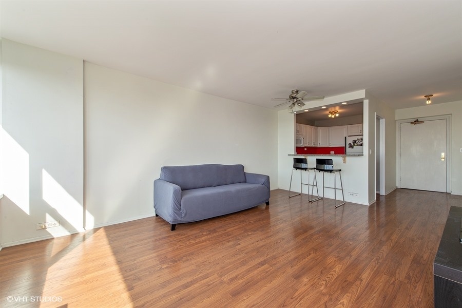 1850 N CLARK Street Unit: 1906
