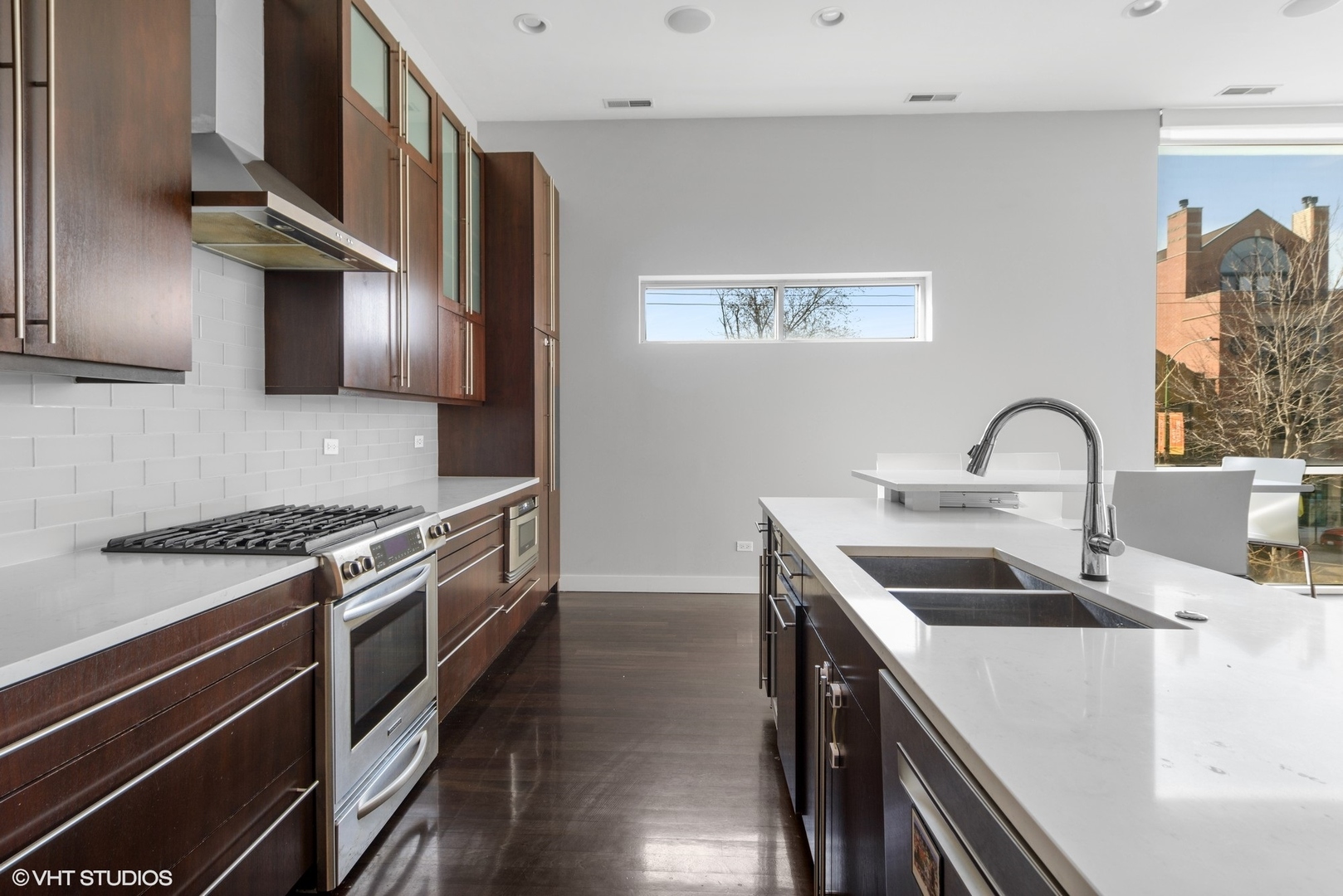 1555 W PEARSON Street Unit: B