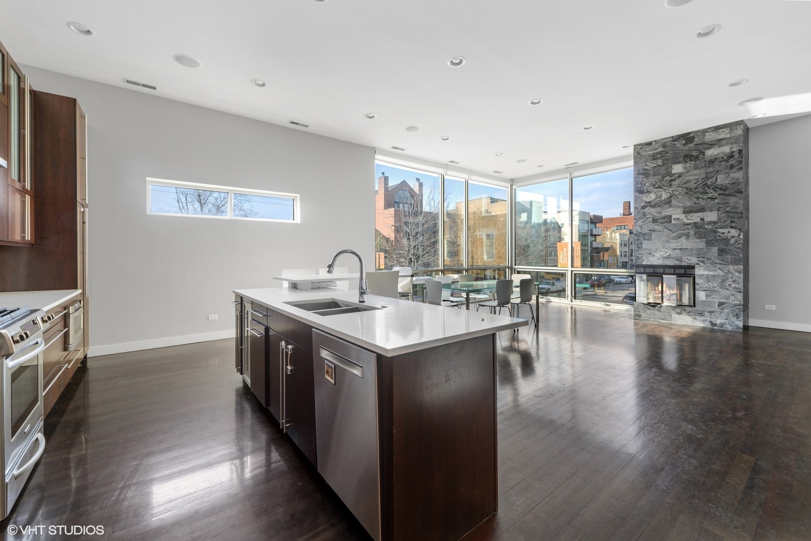 1555 W PEARSON Street Unit: B