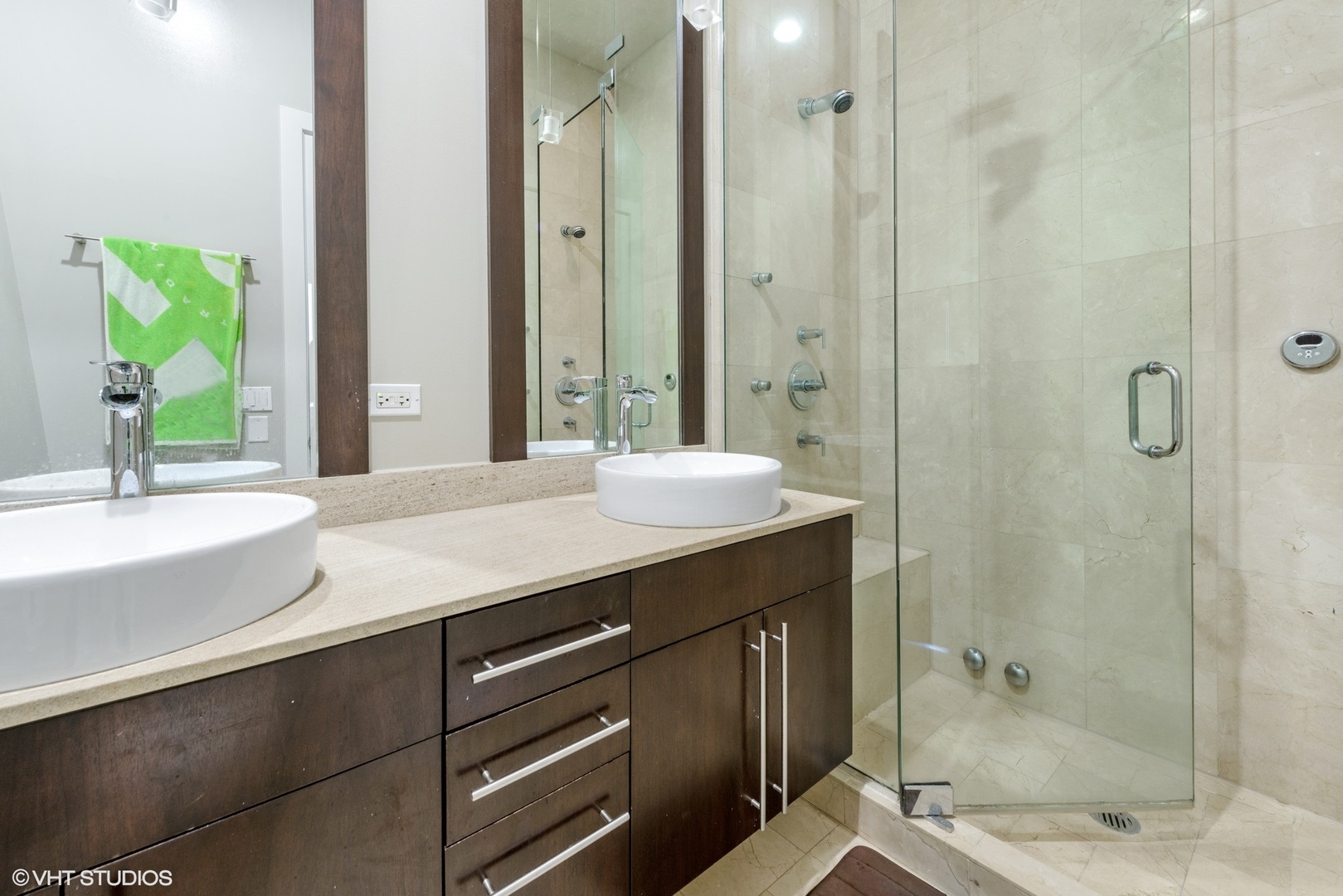 1555 W PEARSON Street Unit: B