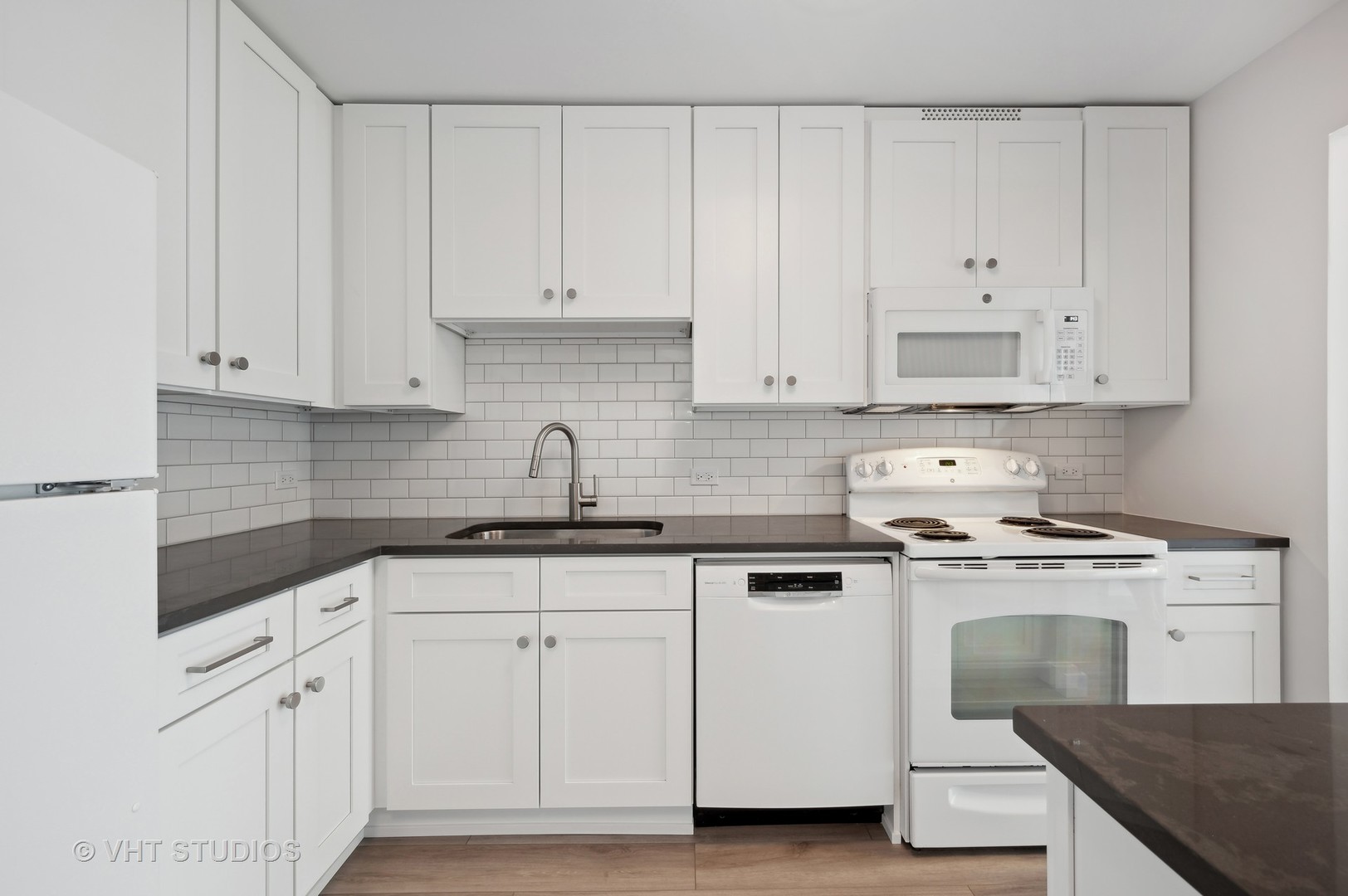 2020 N Lincoln Park West Unit: 19J