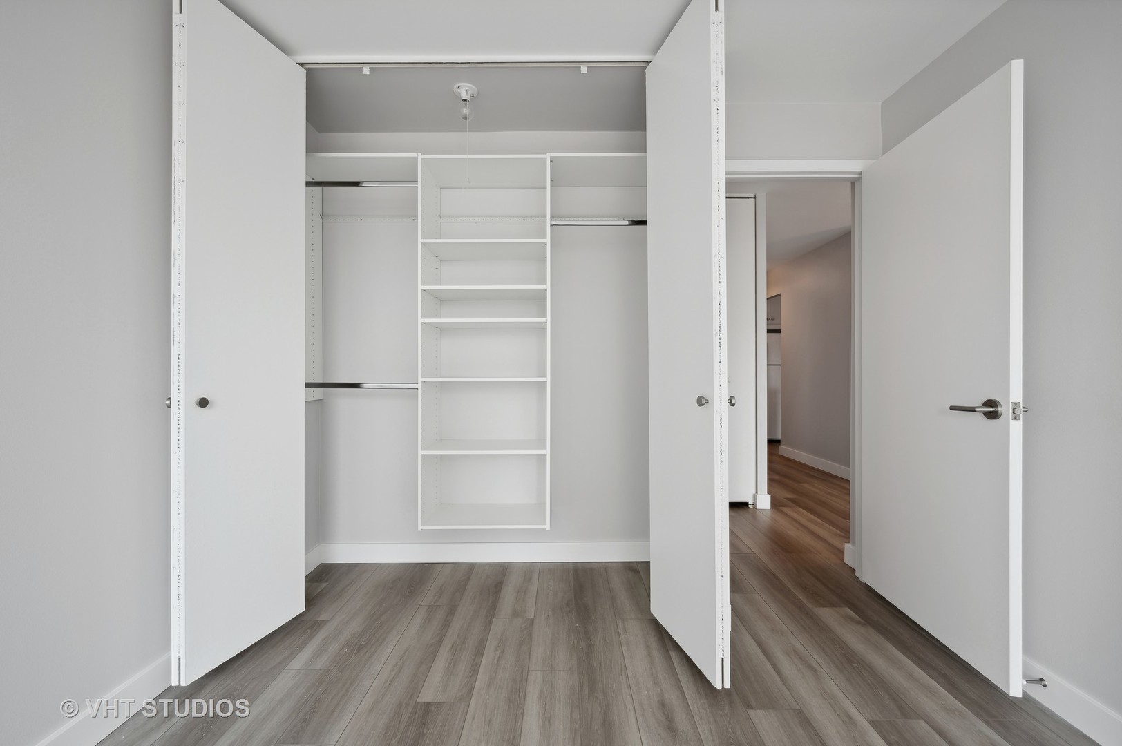 2020 N Lincoln Park West Unit: 19J