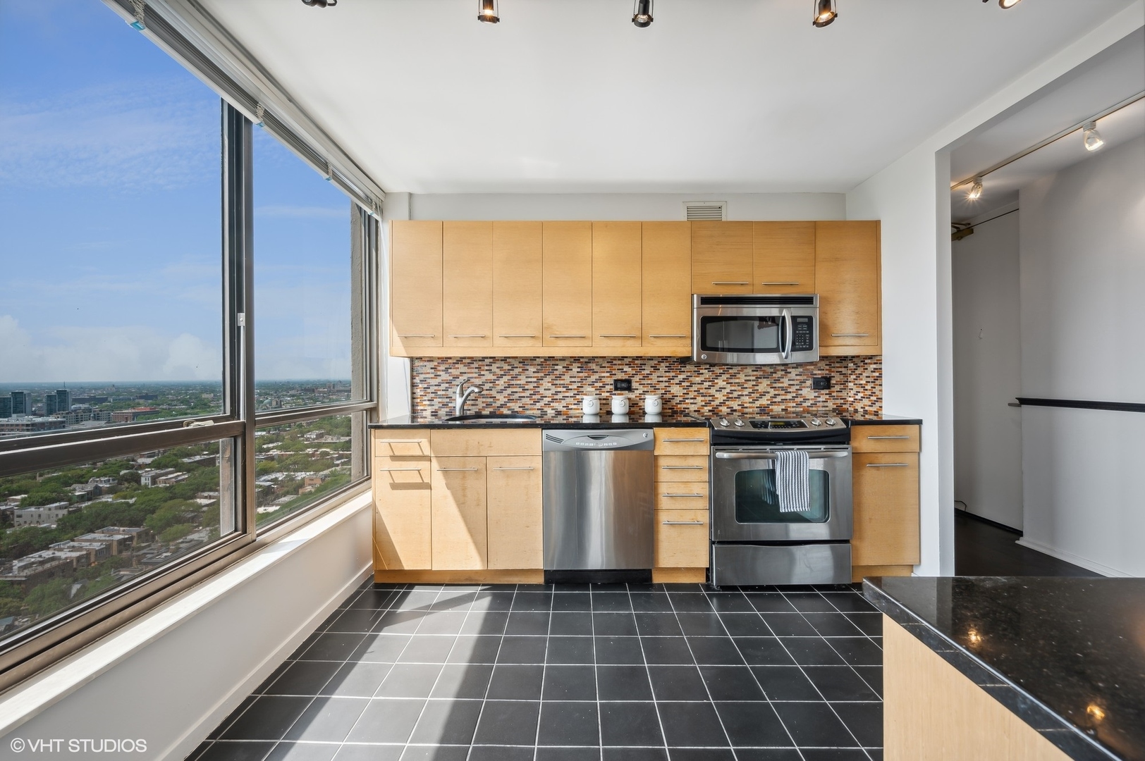 2020 N Lincoln Park West Unit: 29M