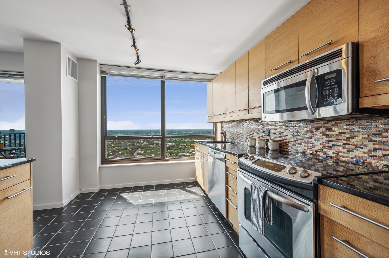 2020 N Lincoln Park West Unit: 29M