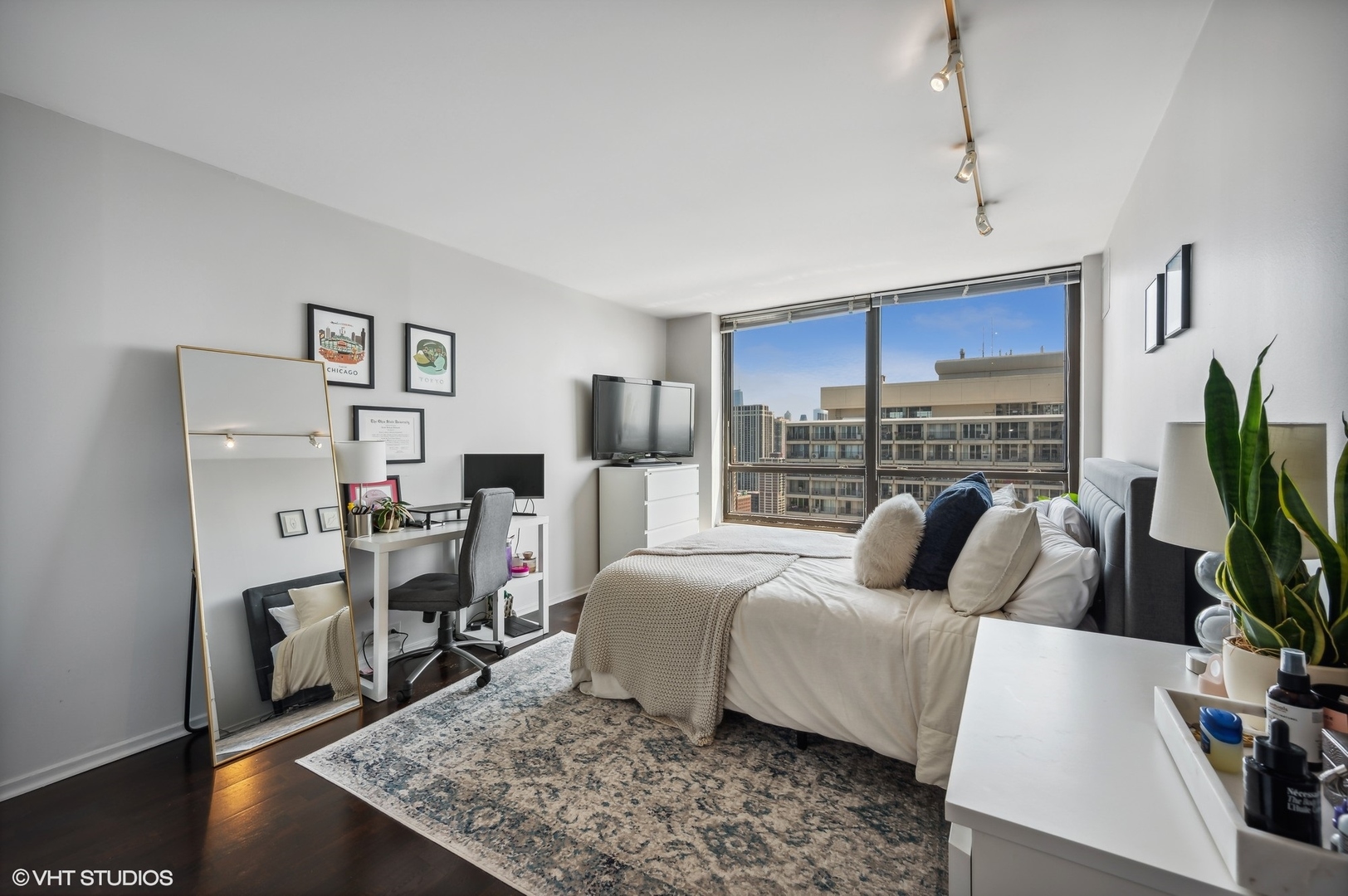 2020 N Lincoln Park West Unit: 29M
