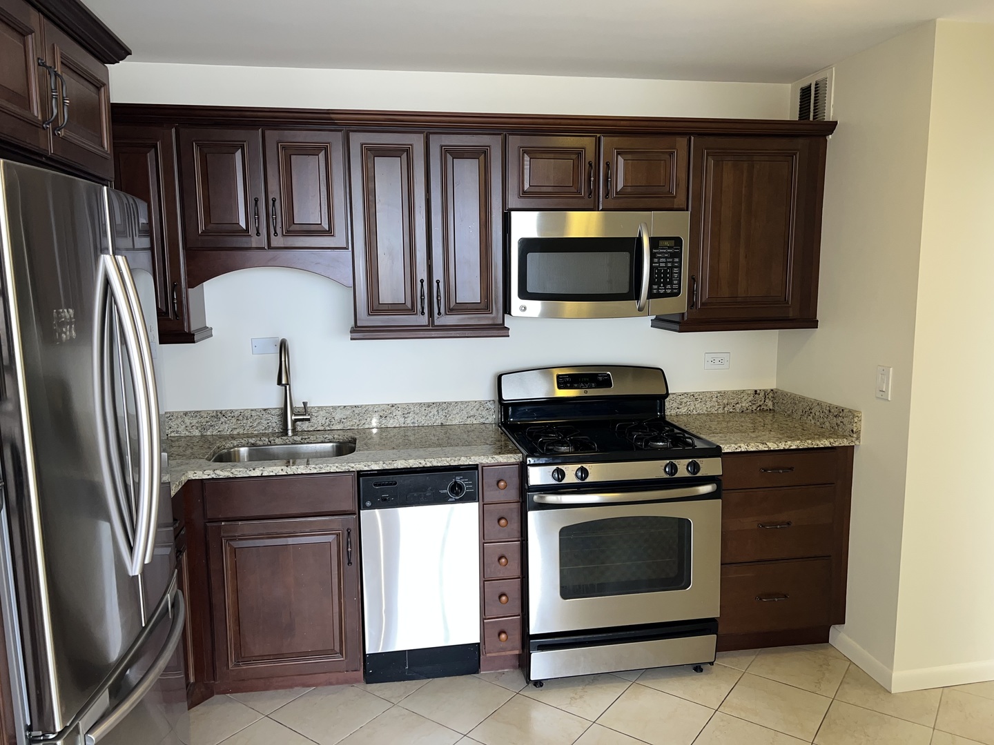 2800 N Lake Shore Drive Unit: 4215
