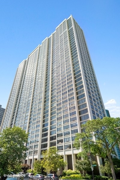 2800 N Lake Shore Drive Unit: 4215