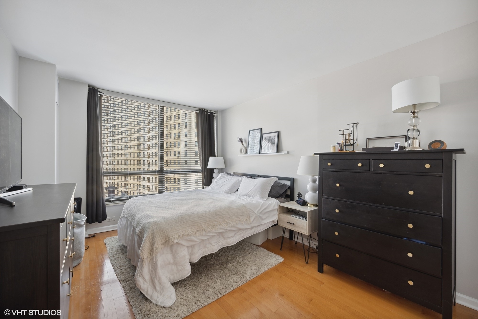 2020 N Lincoln Park West Unit: 7C