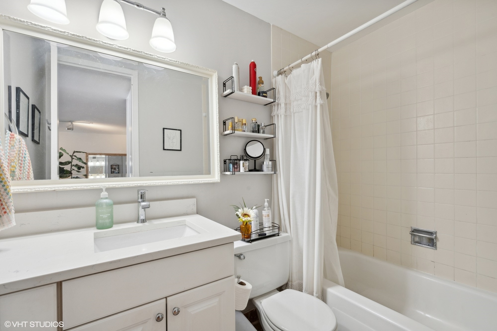 2020 N Lincoln Park West Unit: 7C