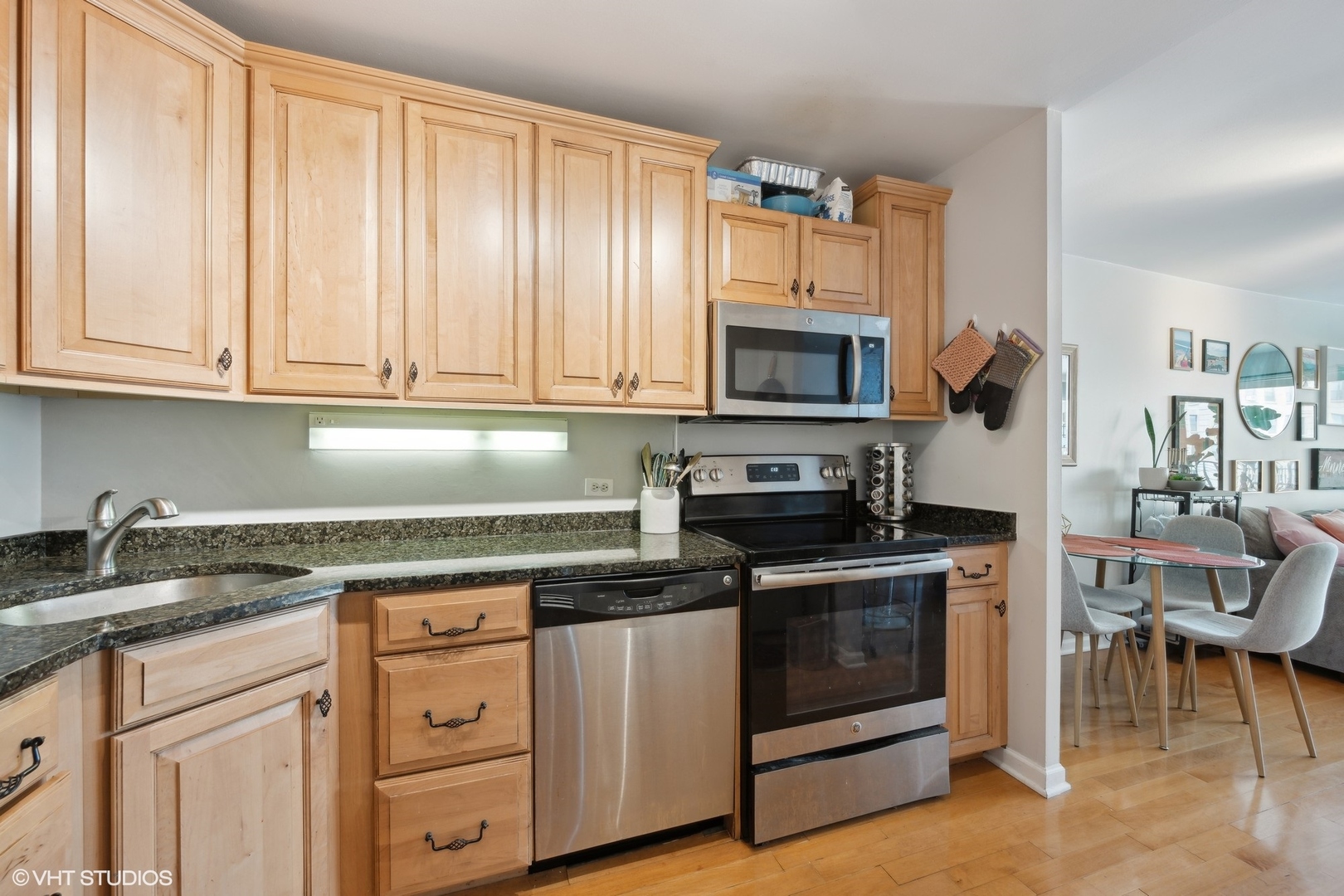2020 N Lincoln Park West Unit: 7C