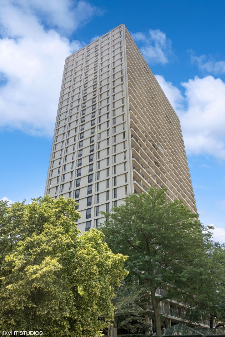 1960 N LINCOLN PARK WEST Unit: 2109