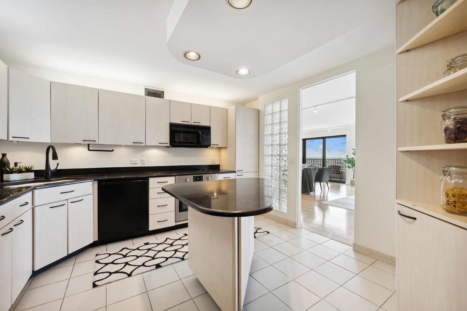 2020 N Lincoln Park West Unit: 31DE