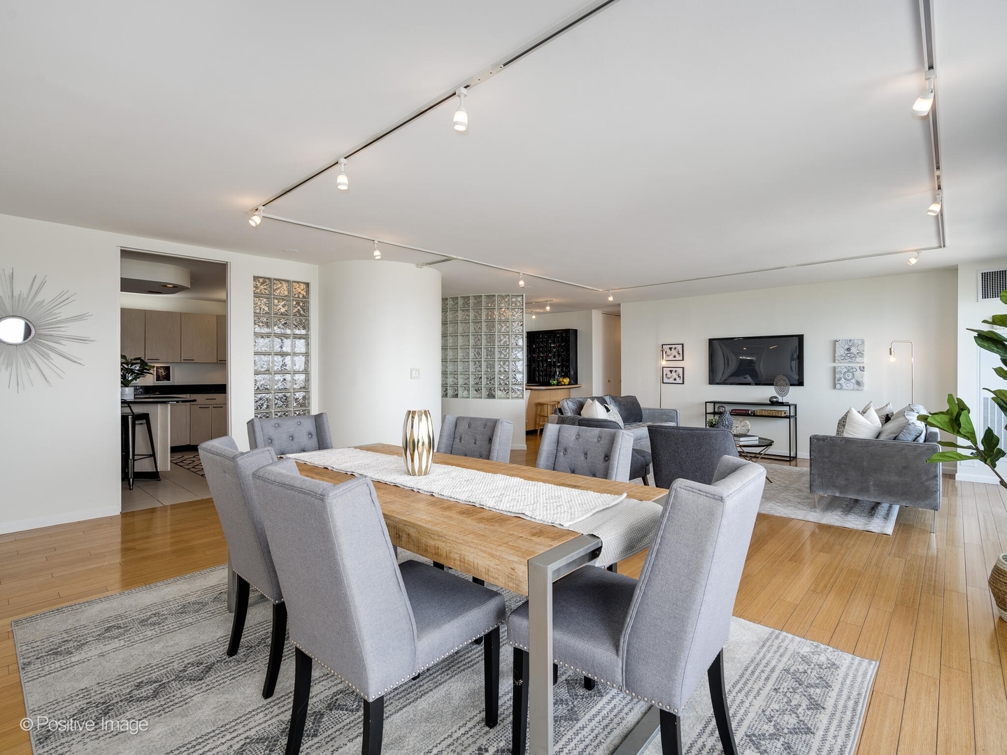 2020 N Lincoln Park West Unit: 31DE