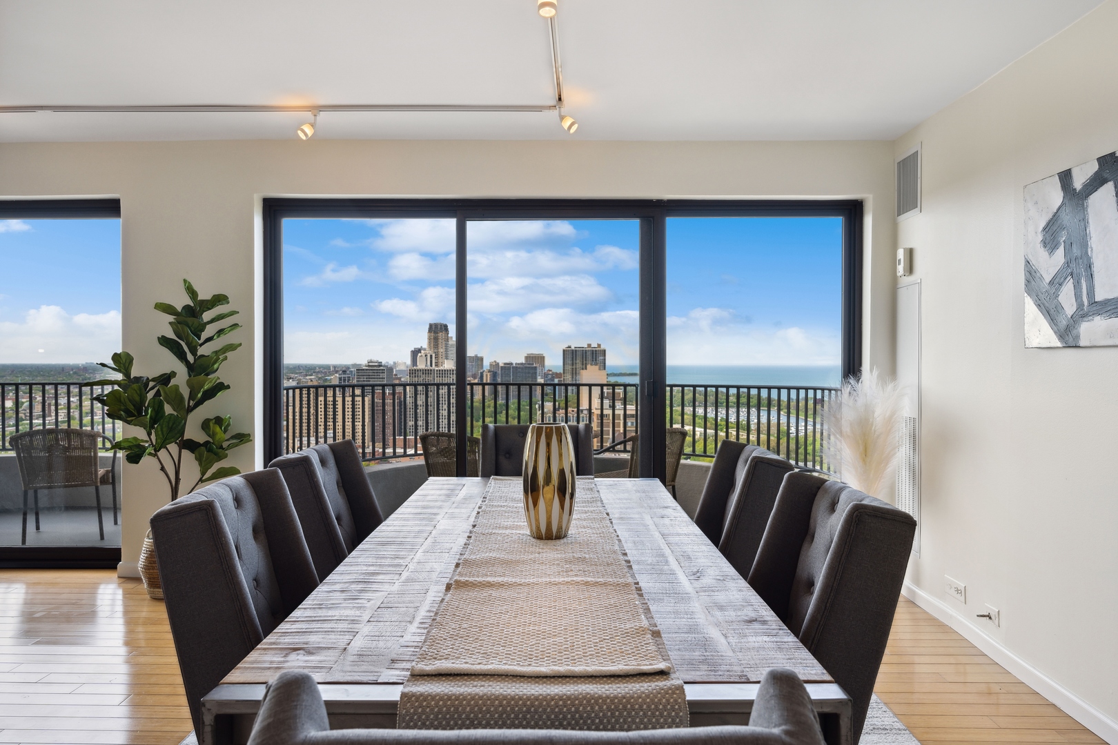 2020 N Lincoln Park West Unit: 31DE