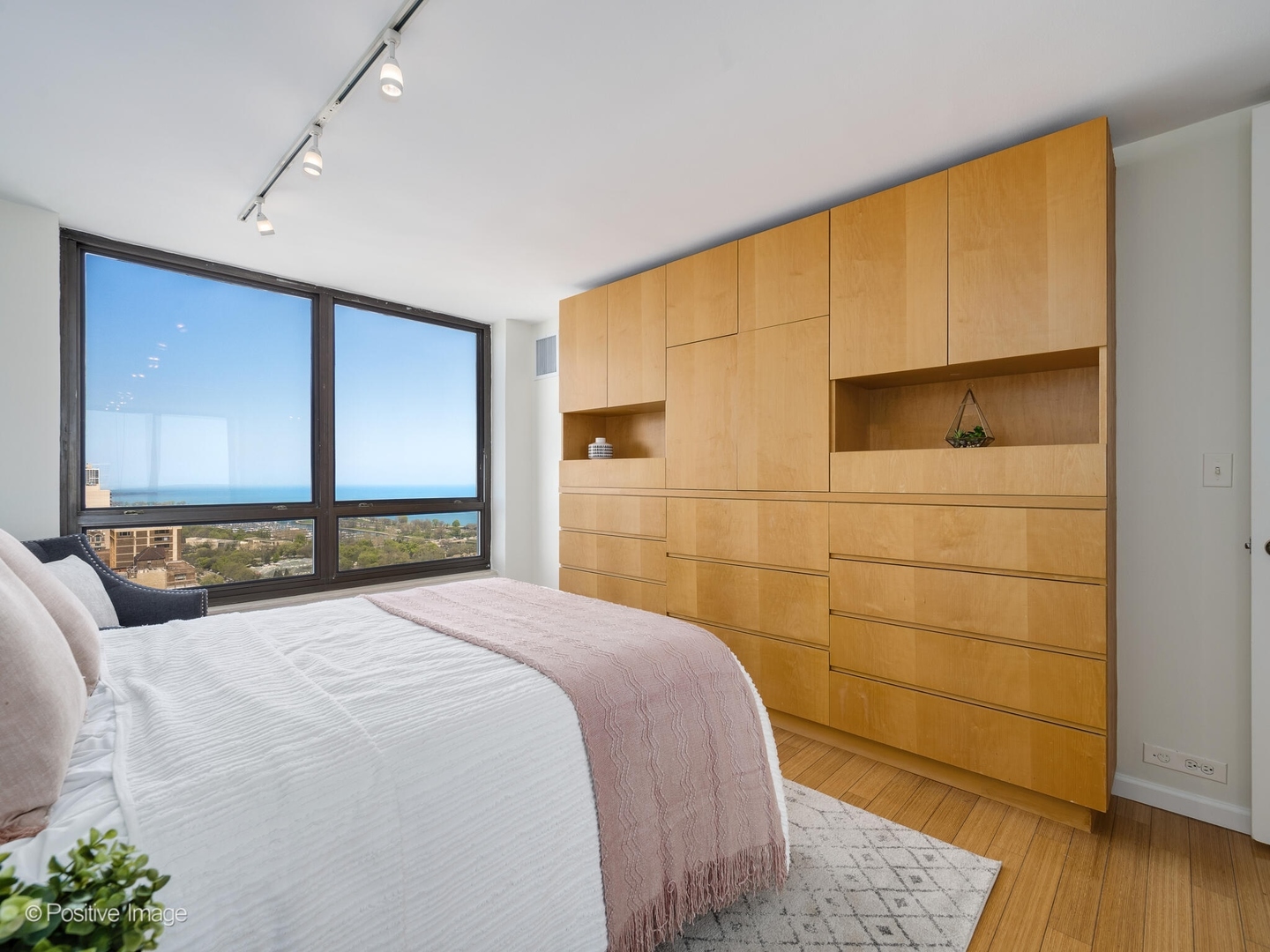 2020 N Lincoln Park West Unit: 31DE
