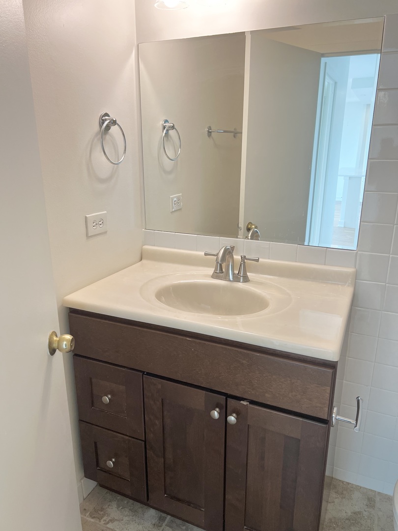 2800 N Lake Shore Drive Unit: 3210
