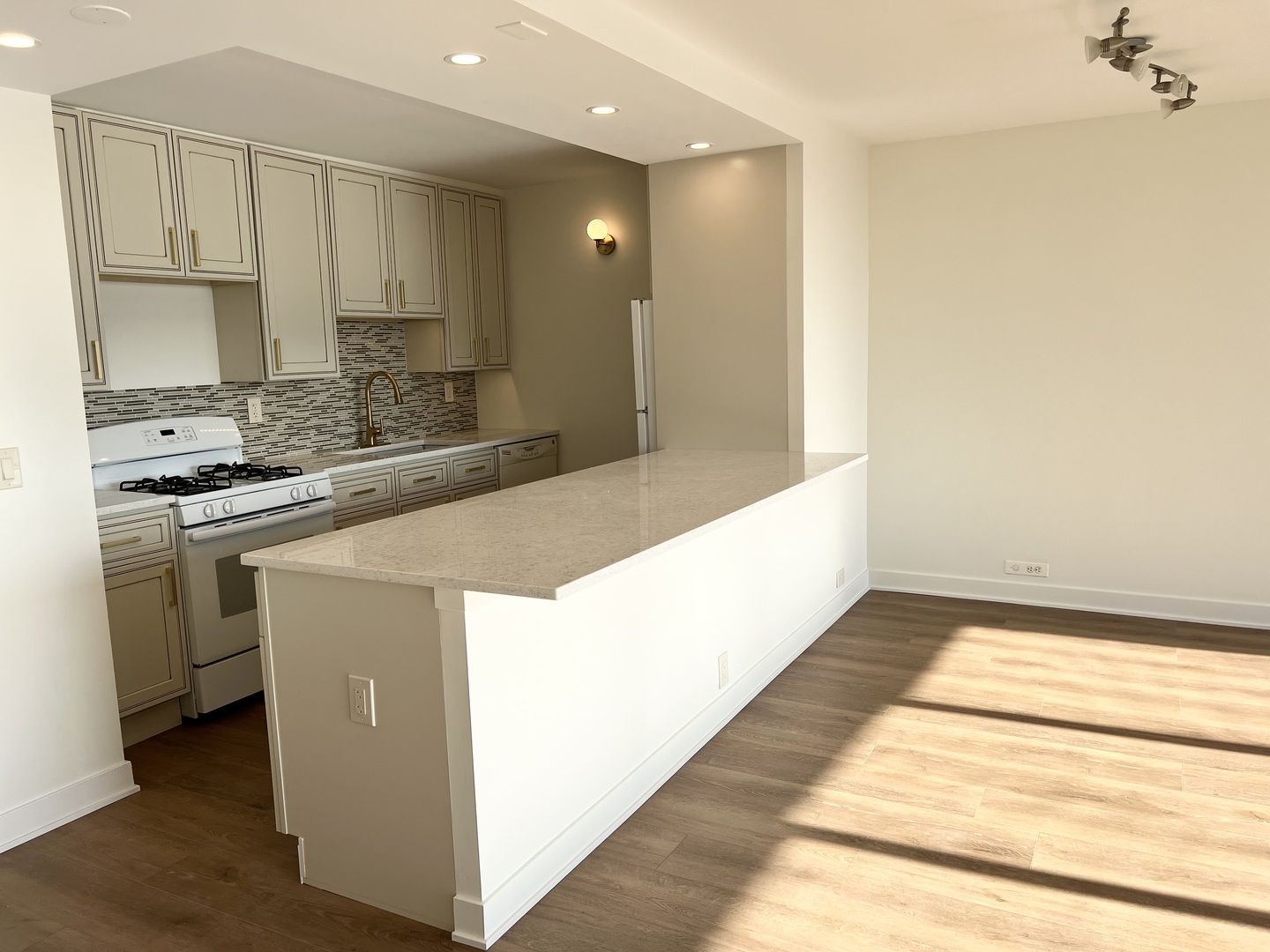 2800 N Lake Shore Drive Unit: 3210