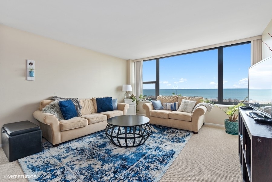 1850 N CLARK Street Unit: 1801