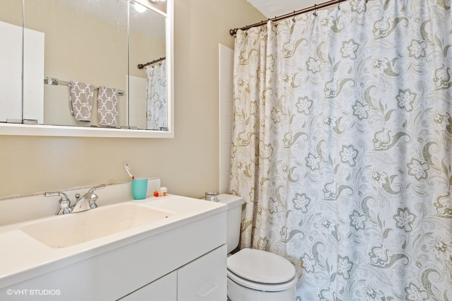 1850 N CLARK Street Unit: 1801
