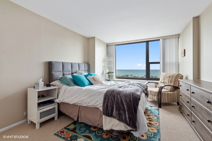 1850 N CLARK Street Unit: 1801
