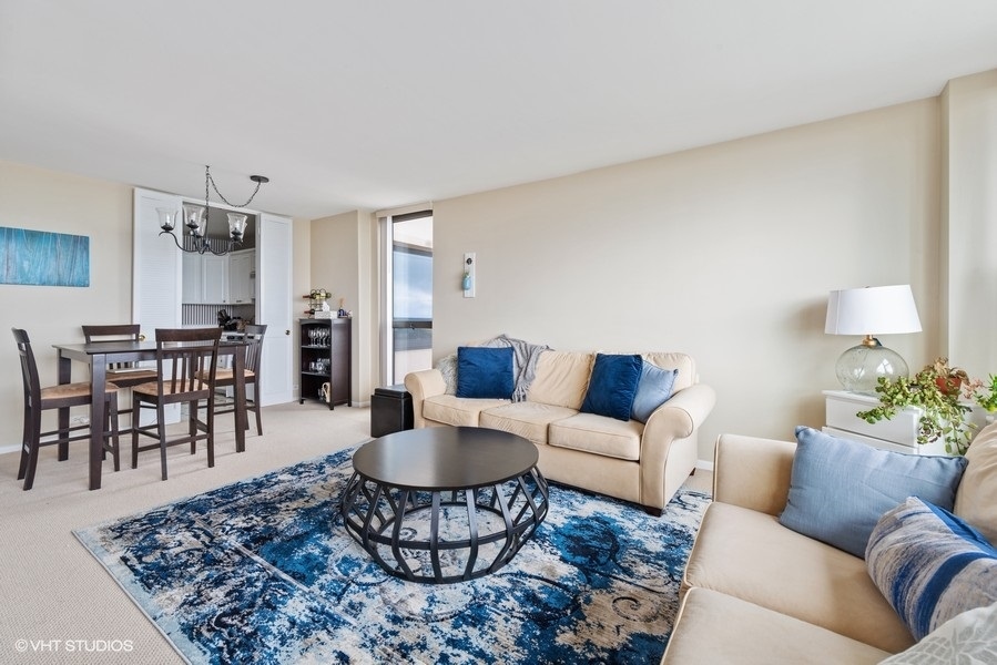 1850 N CLARK Street Unit: 1801