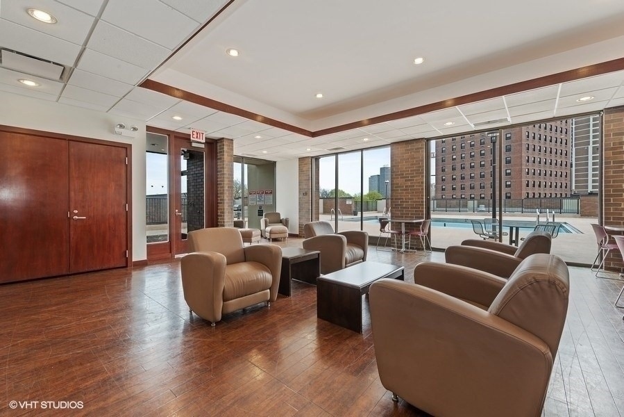 1850 N CLARK Street Unit: 1801