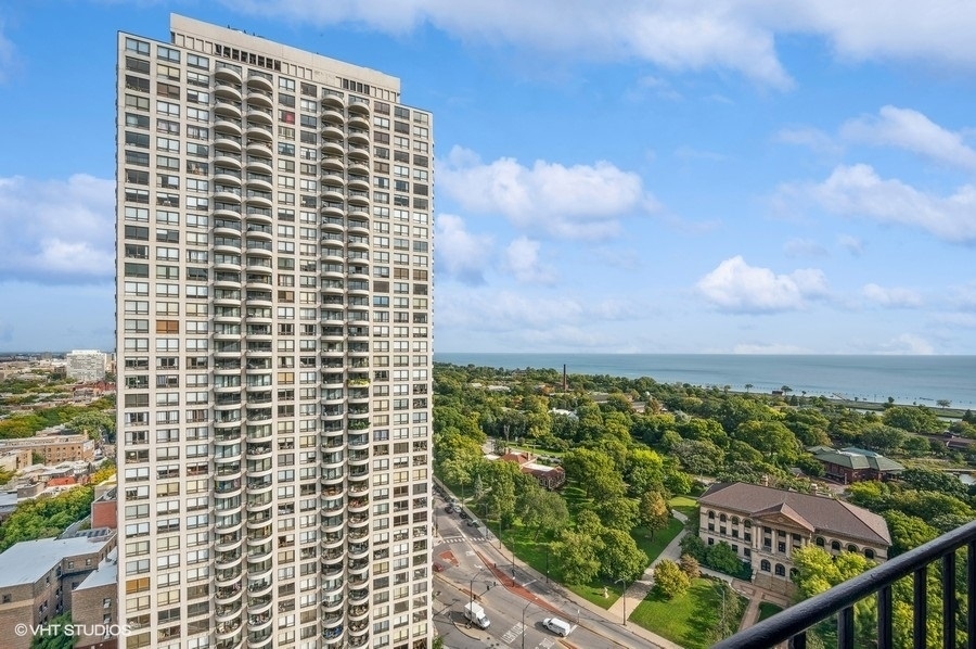 1960 N LINCOLN PARK WEST Unit: 2812