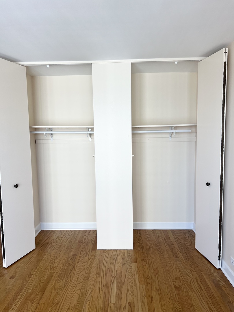 1960 N LINCOLN PARK WEST Unit: 2812