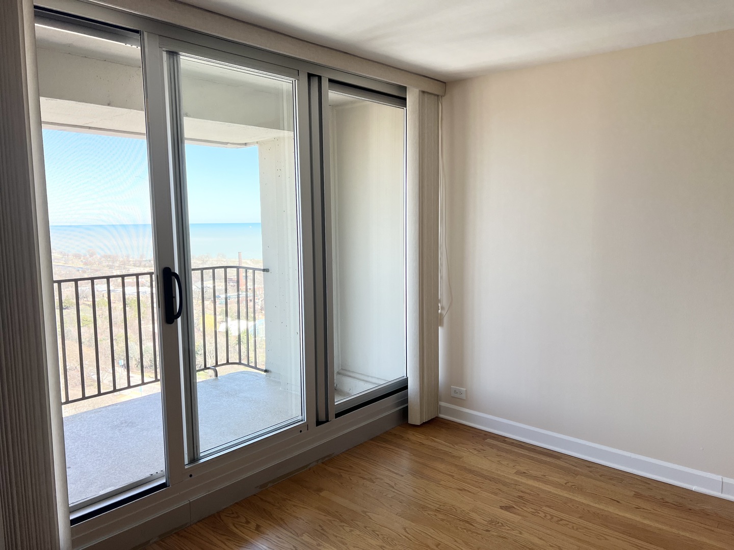 1960 N LINCOLN PARK WEST Unit: 2812