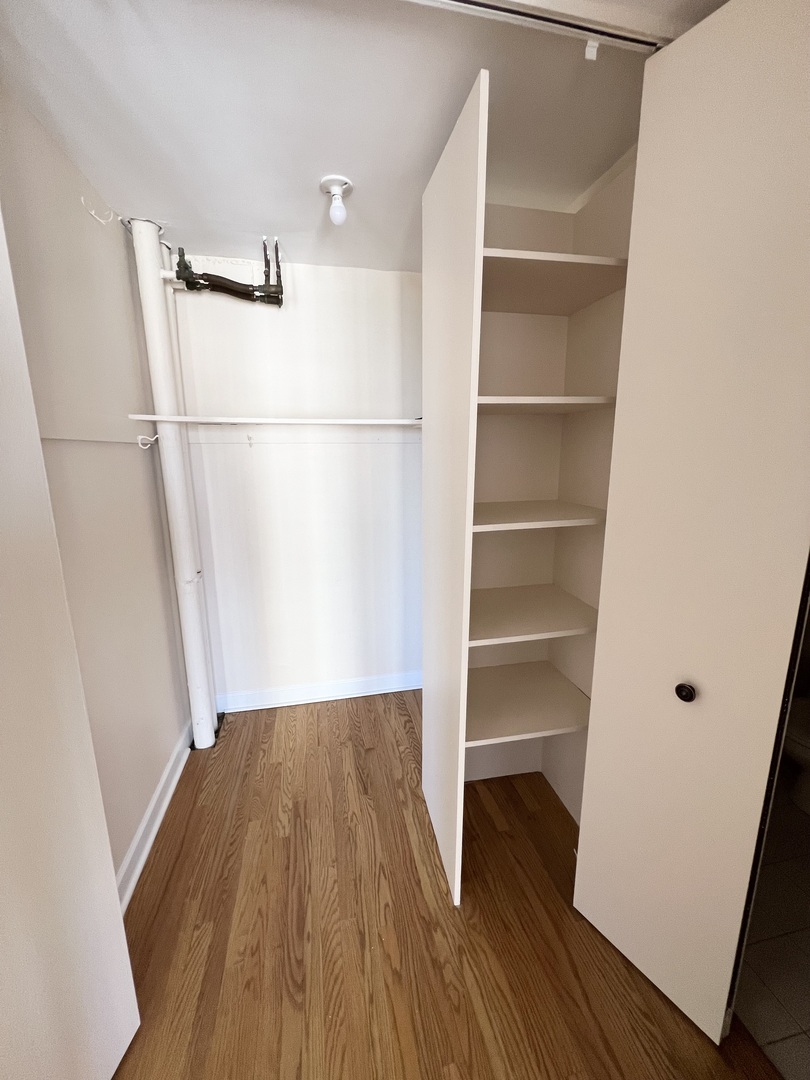 1960 N LINCOLN PARK WEST Unit: 2812