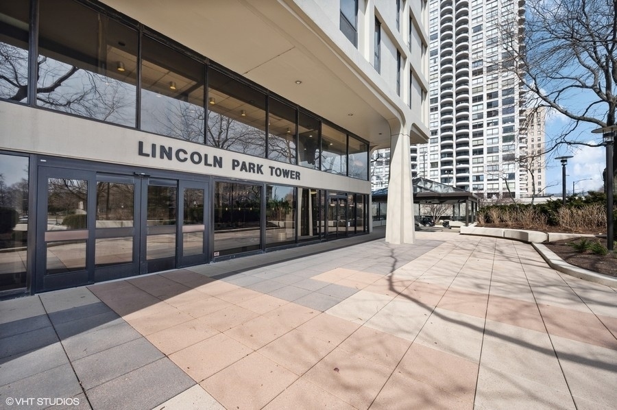 1960 N LINCOLN PARK WEST Unit: 2812