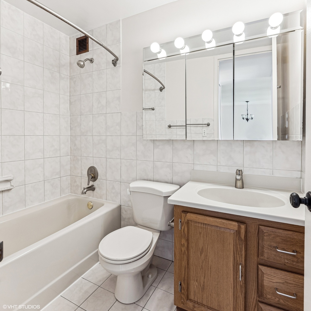 1960 N LINCOLN PARK WEST Unit: 2812