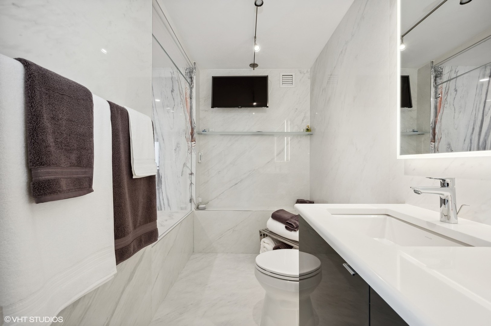2020 N LINCOLN PARK WEST Unit: 31FG