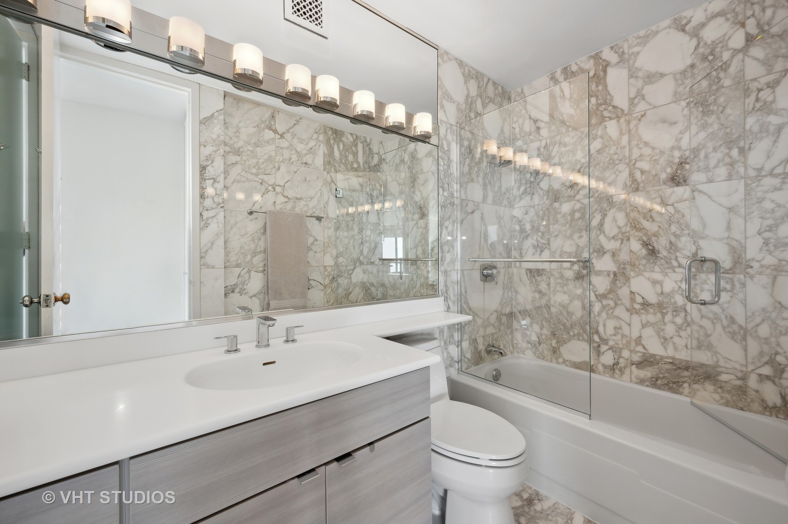 2020 N LINCOLN PARK WEST Unit: 31FG