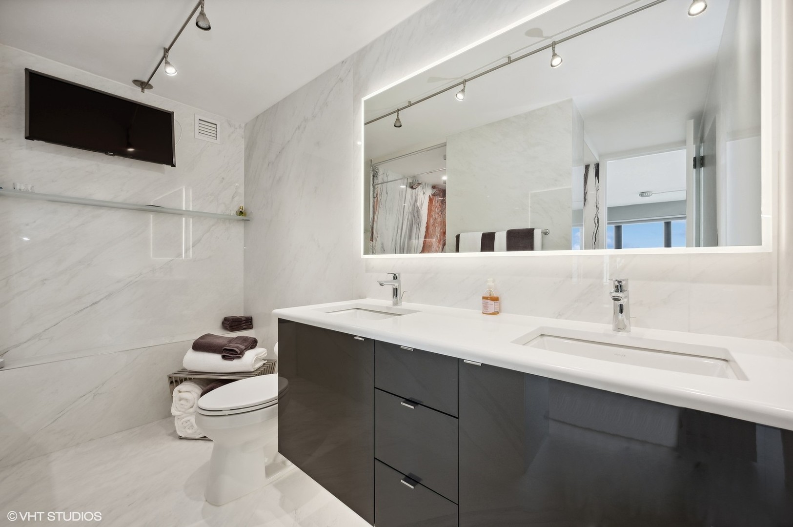 2020 N LINCOLN PARK WEST Unit: 31FG