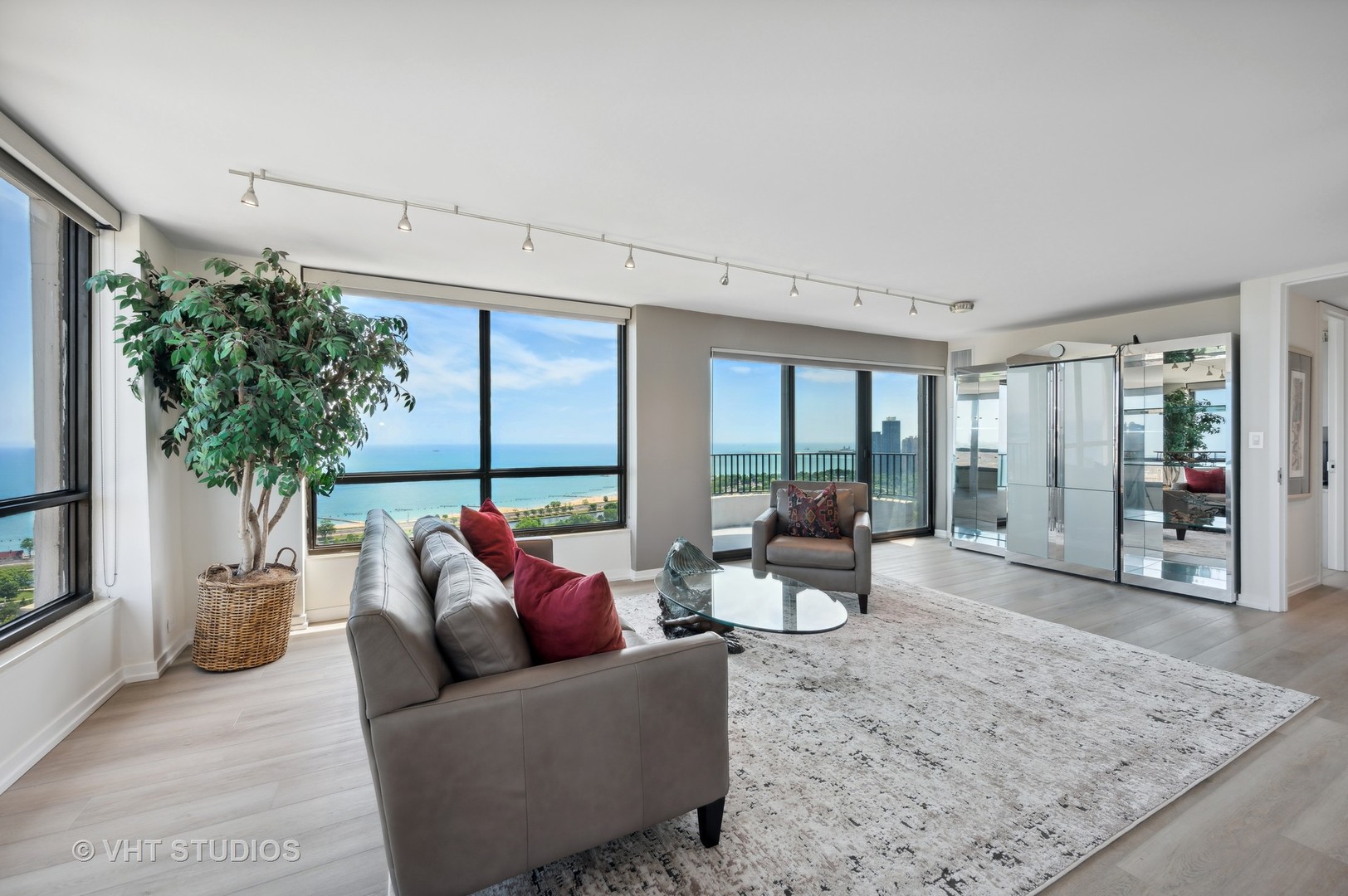 2020 N LINCOLN PARK WEST Unit: 31FG