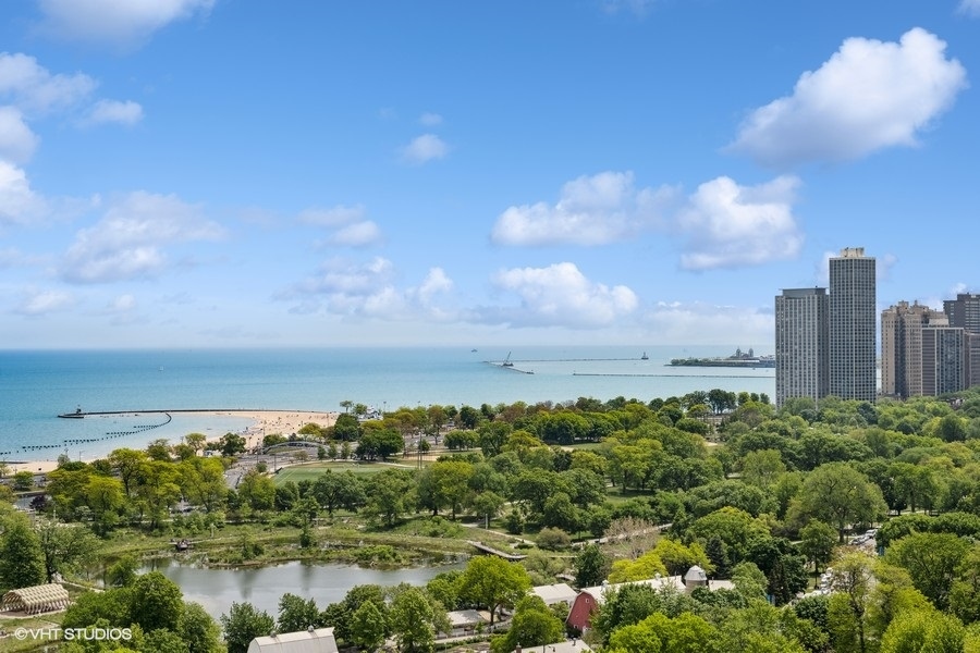 2020 N Lincoln Park West Unit: 15F