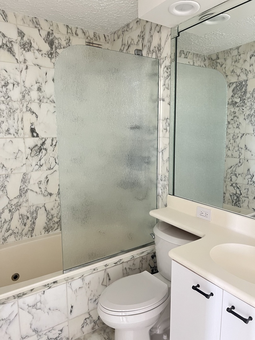 2020 N Lincoln Park West Unit: 15F