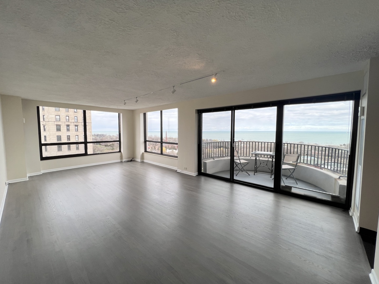 2020 N Lincoln Park West Unit: 15F