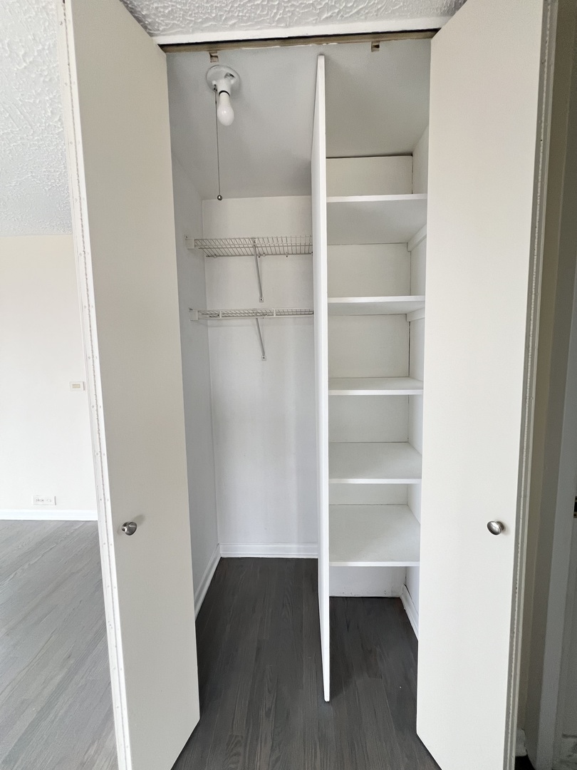 2020 N Lincoln Park West Unit: 15F