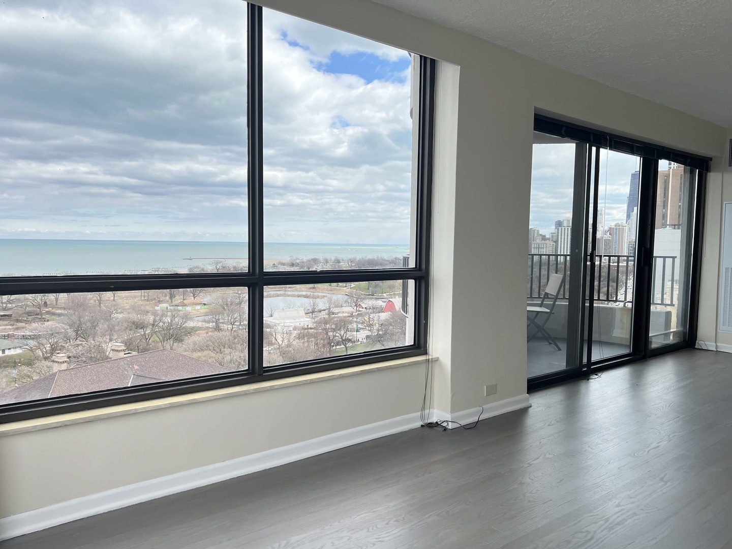 2020 N Lincoln Park West Unit: 15F