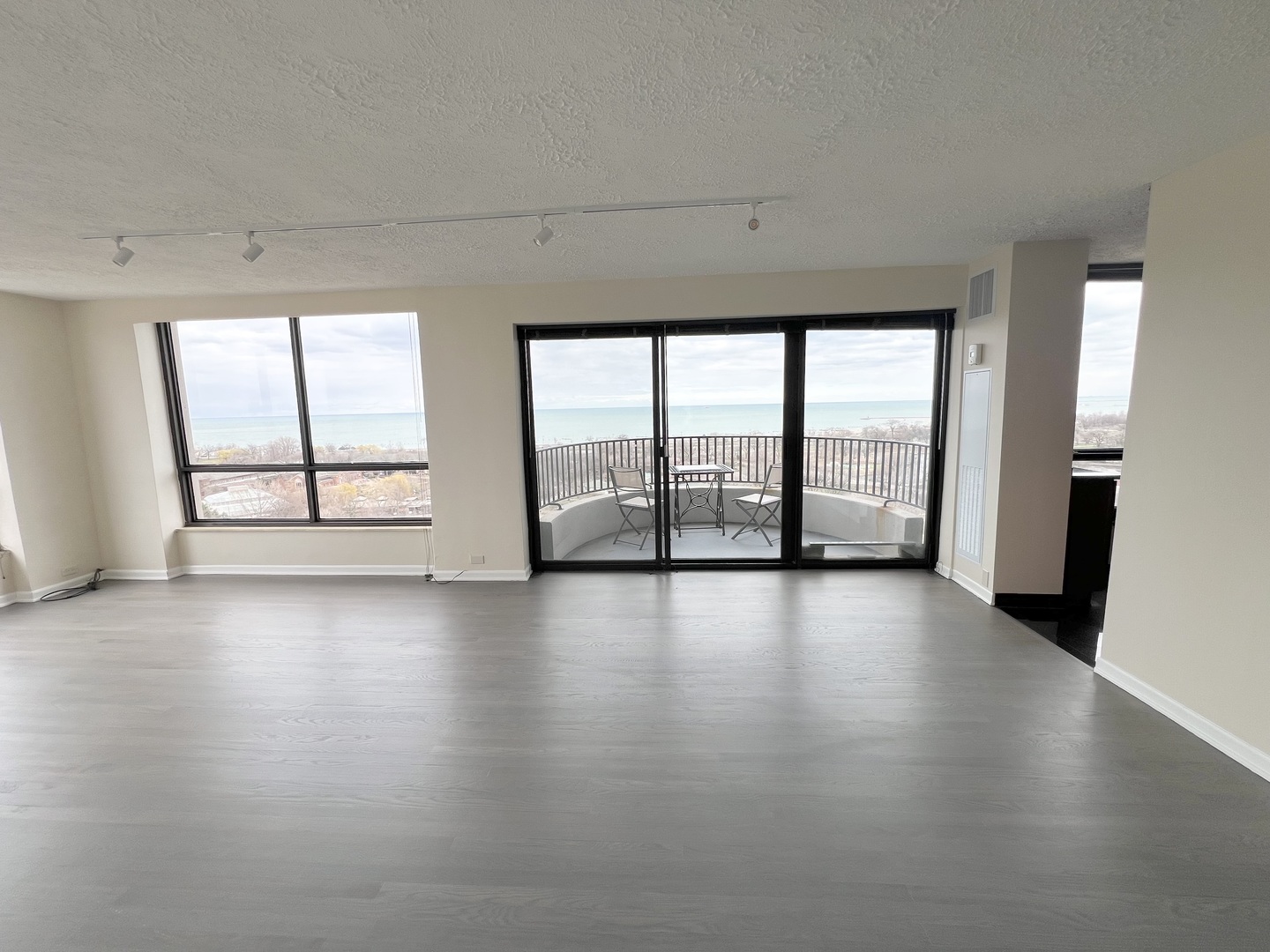 2020 N Lincoln Park West Unit: 15F