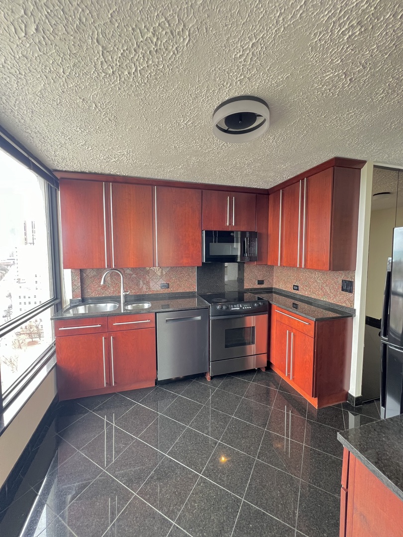 2020 N Lincoln Park West Unit: 15F