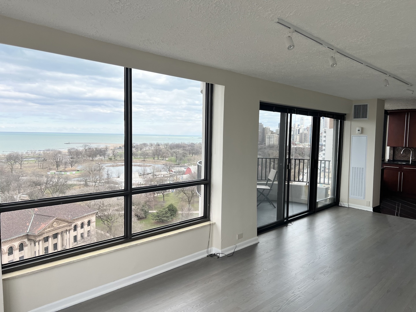 2020 N Lincoln Park West Unit: 15F