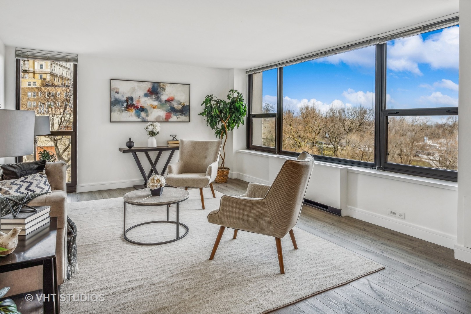 1850 N Clark Street Unit: 503