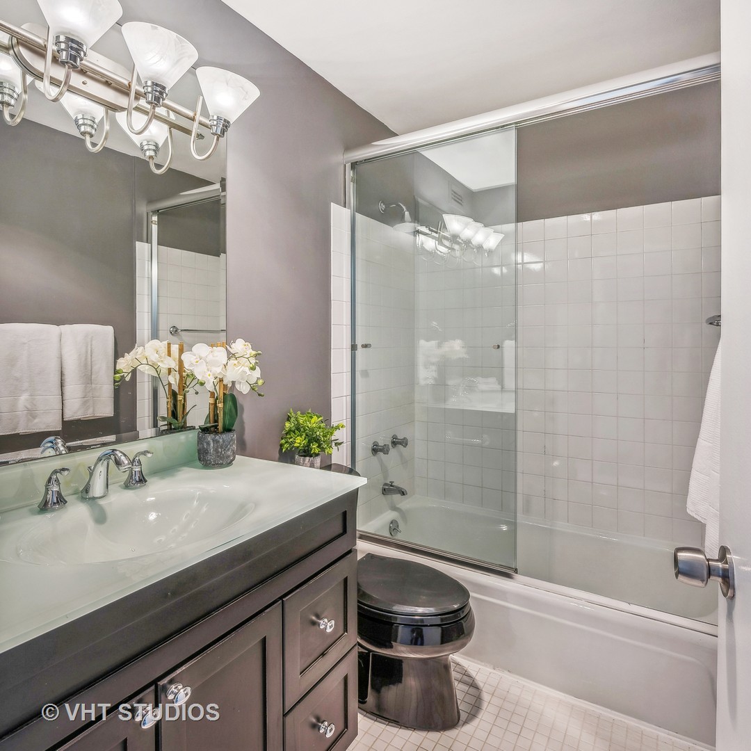 1850 N Clark Street Unit: 503