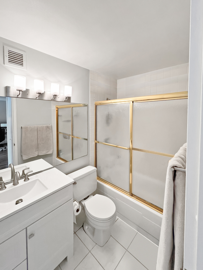 2020 N Lincoln Park West Unit: 29J